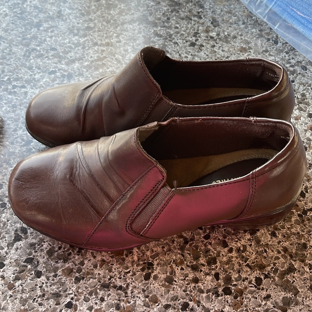 Vintage‎ new without tags Brown Thom McAn Brown Leather women’s size 6.5 wedges.